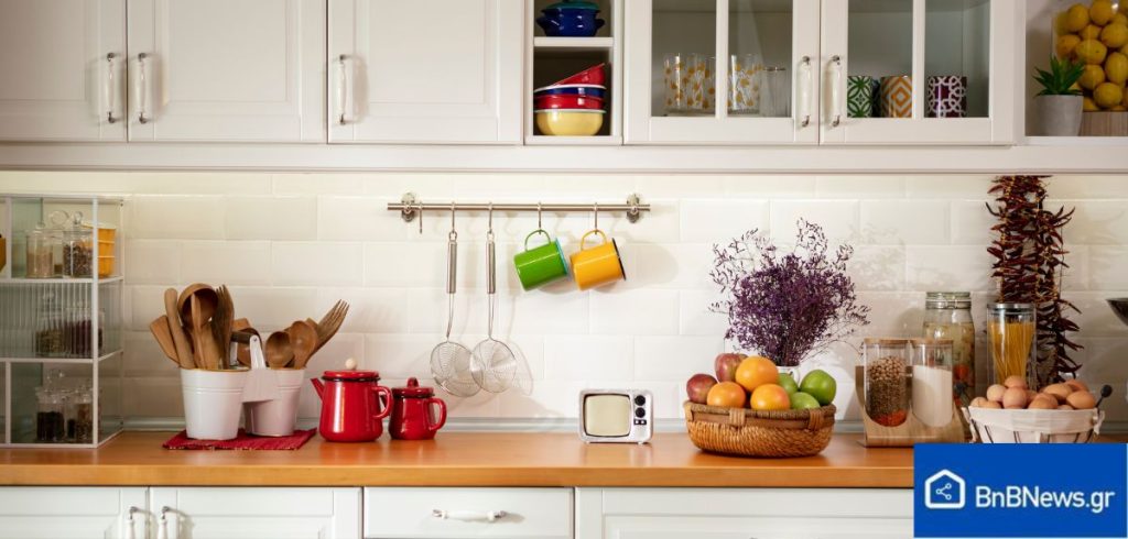 What should not be missing from a fully equipped Airbnb kitchen: A list of essentials airbnb κουζινα απαραιτητος εξοπλισμός