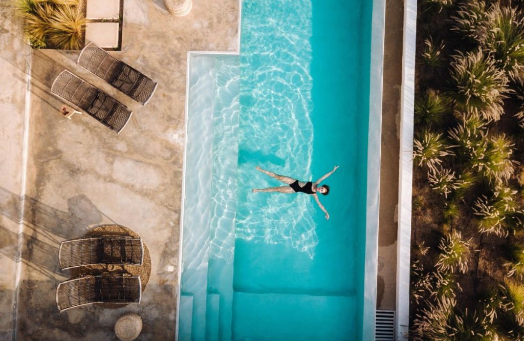 Who is buying luxury real estate in Greece πολυτελή ακίνητα στην Ελλάδα