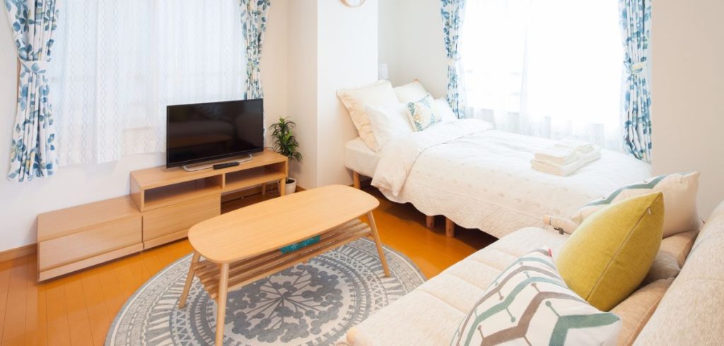 Airbnb design guide: How to combine a living room and bedroom in the same space airbnb living space