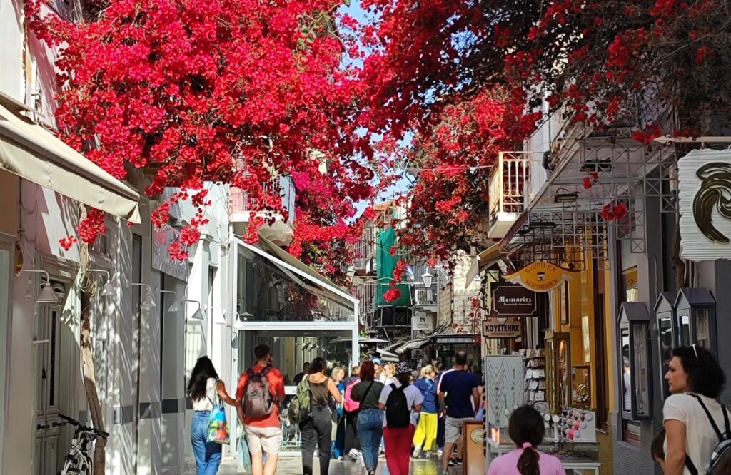 Greeks are traveling more: Which destinations “surged” for the Holy Spirit long weekend 2026 τριήμερο Αγίου Πνεύματος 2026
