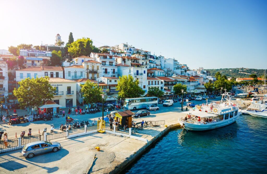 Ανακατανομή της τουριστικής ζήτησης στα ελληνικά νησιά – Οι κερδισμένοι και οι χαμένοι του καλοκαιριού ελληνικά νησιά