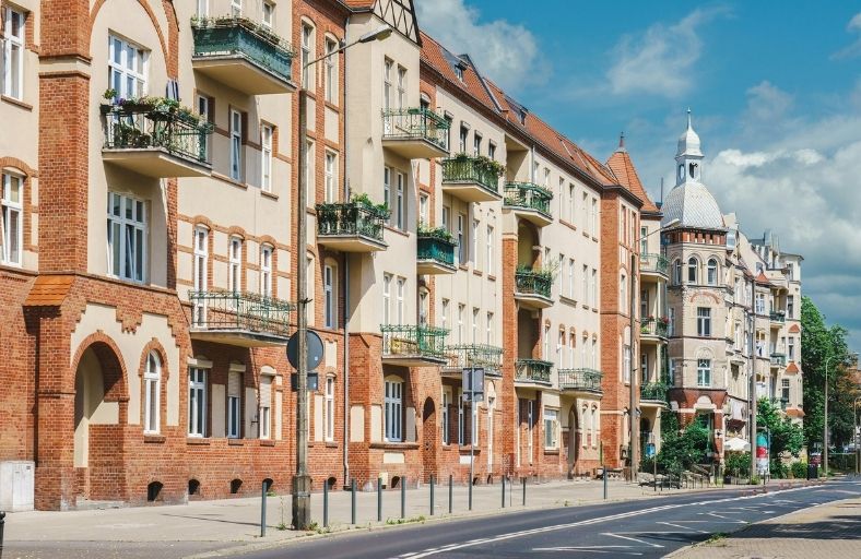 Airbnb στην ΕΕ: Οι πόλεις θα θέτουν τους περιορισμούς Airbnb Ευρώπη περιορισμοί