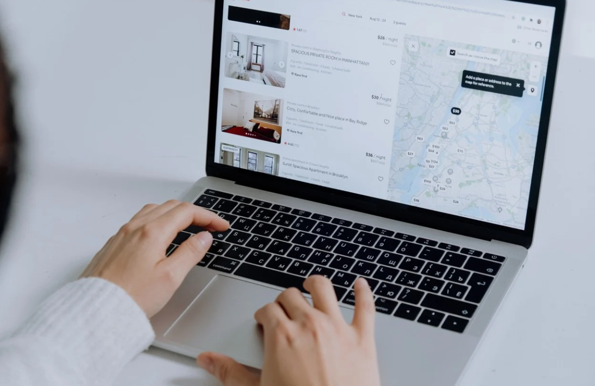 Airbnb: Τέλος η διπλή χρέωση – Τι αλλάζει από 13 Οκτωβρίου για τους οικοδεσπότες στην Ελλάδα